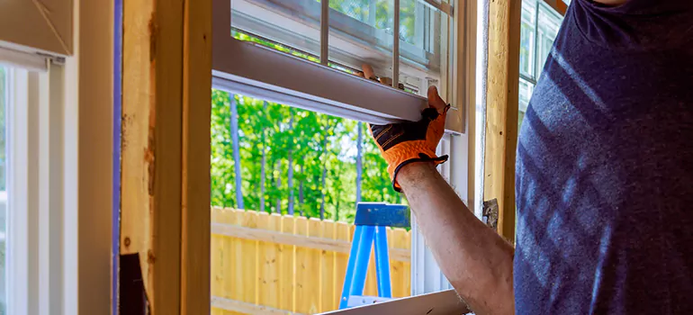 >Bay Window Curtain Rail Track in Lefroy, Ontario